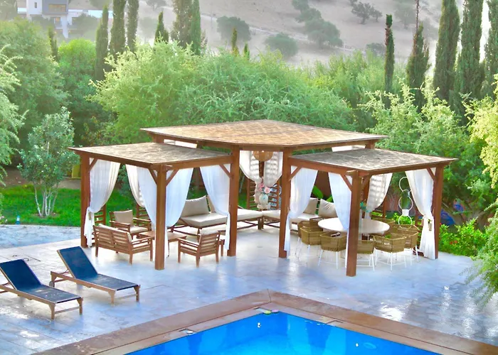 Villa blanche piscine chauffée